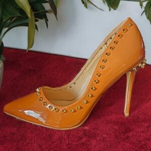 Tan Studded Women's Pump